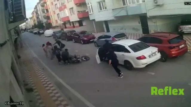 Bursa Karacabey’de Yola Çıkan Çocuğa Motosiklet Çarptı