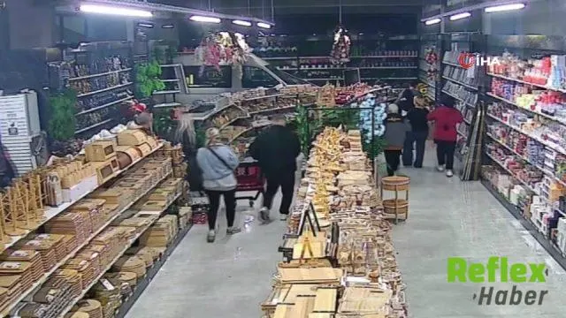 Nilüfer’de Servis Aracı Züccaciye Mağazasına Girdi