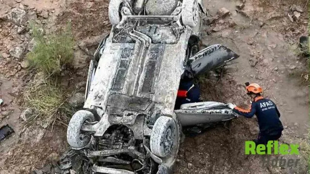 Baykan’da Ters Dönen Otomobildeki Üç Kişi Yaralandı