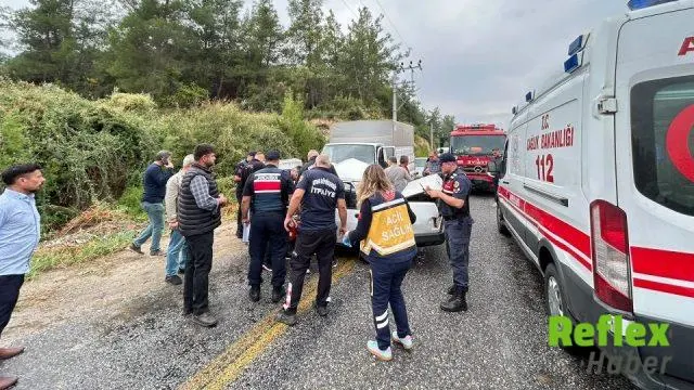Bozdoğan'da Otomobil Ve Kamyonet Çarpıştı: Bir Ölü, İ̇ki Yaralı