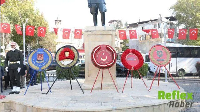 Kahramanmaraş’ta Gaziler Günü dolayısıyla Atatürk Anıtı’na çelenk sunuldu