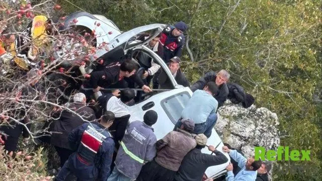 Çağlayancerit’te Araç Yoldan Çıkarak Aşağıya Düştü