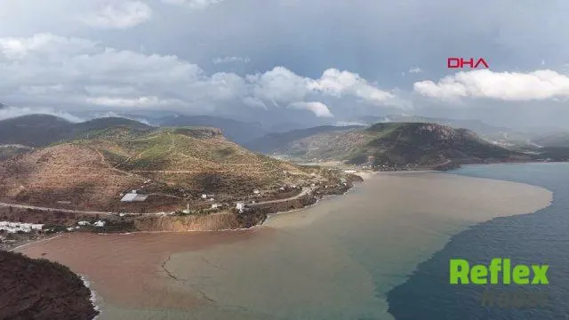 Mersin Aydıncık’ta Çamurlu Su Akdeniz’e Ulaştı