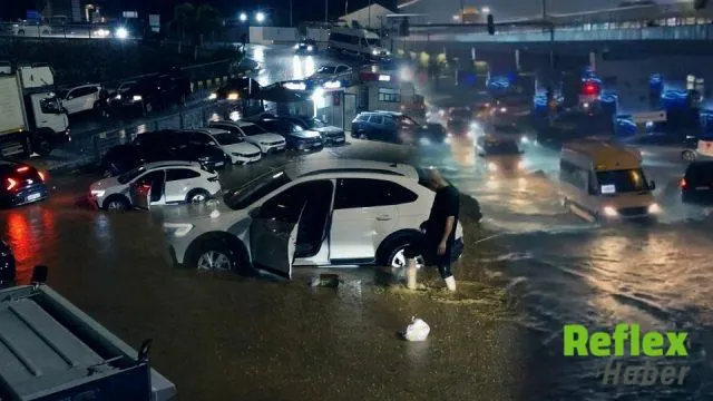 Trabzon’da sağanak hayatı felç etti: Ev ve iş yerlerini su bastı