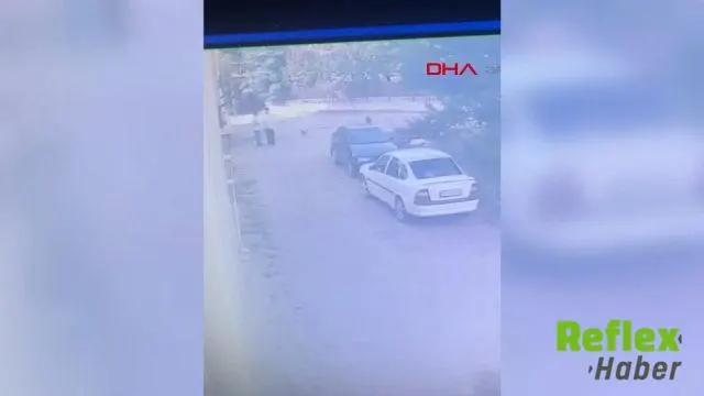 Bolu'da Park Halindeki Otomobilden Saat Çalan Şüpheli Kamerada