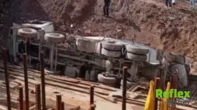Kahramanmaraş’ta Beton Kamyonu Temel Alanına Devrildi