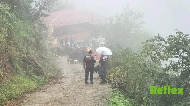 Trabzon'da heyelan: Toprak altında kalan işçi hayatını kaybetti
