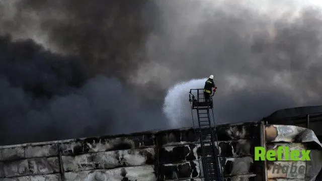Kırklareli'nin Vize İ̇lçesinde İ̇laç Fabrikasındaki Yangına Müdahale Sürüyor