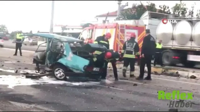 Konya Ereğli'de Kavşak Kazası: Tofaş Otomobil İ̇kiye Bölündü