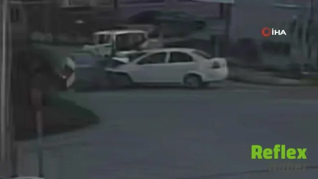 Samsun'da İ̇ki Otomobilin Çarpıştığı Kazada Üç Kişi Yaralandı