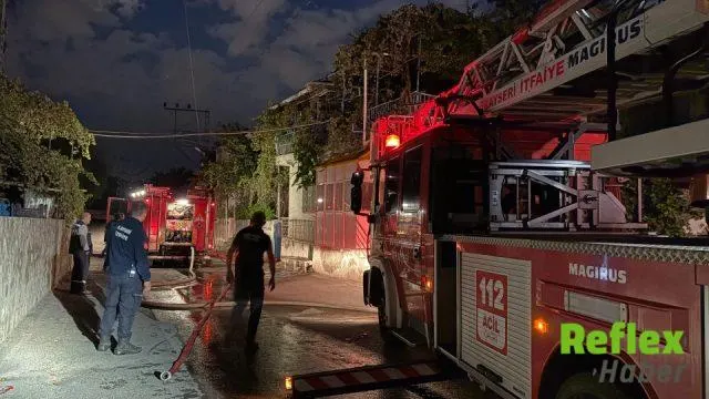 Kayseri'de balkonda yakılan mangal çatı yangınına yol açtı