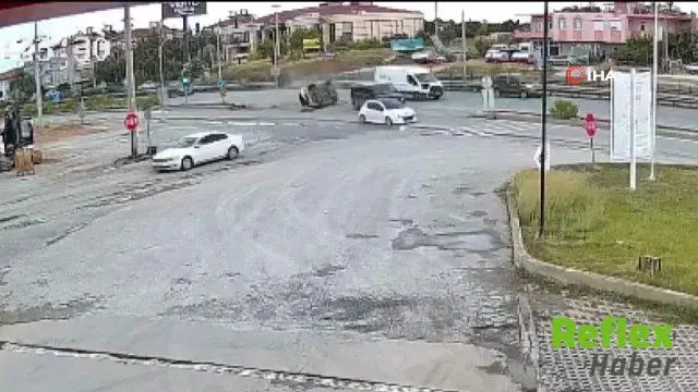 Manavgat'ta Çarpışan Otomobil Havada Takla Attı