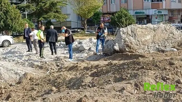 Okul yıkımında kepçeden çıkanlar şoke etti! Topraktan insan kafatası ve kemikler çıktı